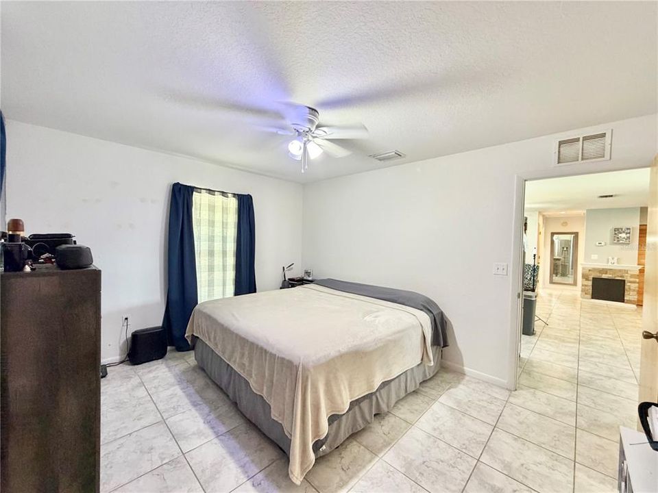 For Sale: $199,900 (3 beds, 2 baths, 1200 Square Feet)