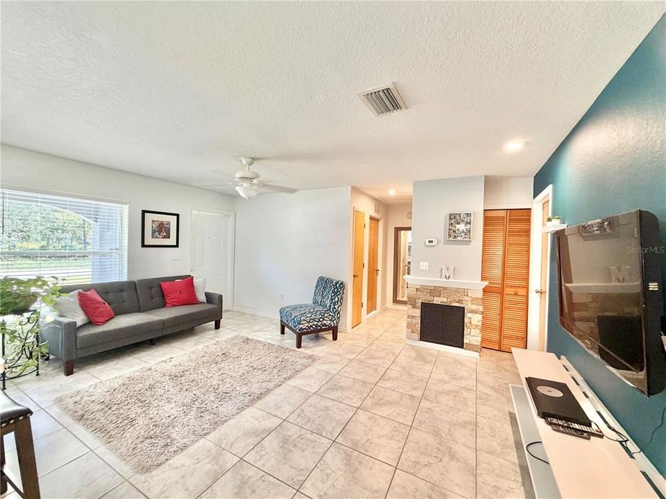 For Sale: $199,900 (3 beds, 2 baths, 1200 Square Feet)