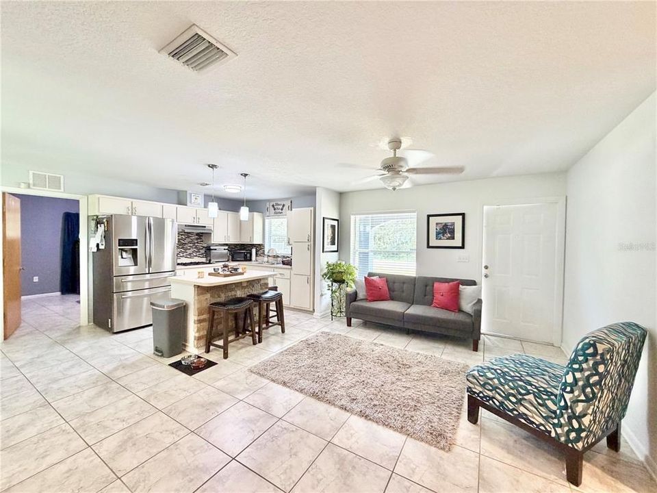 For Sale: $199,900 (3 beds, 2 baths, 1200 Square Feet)