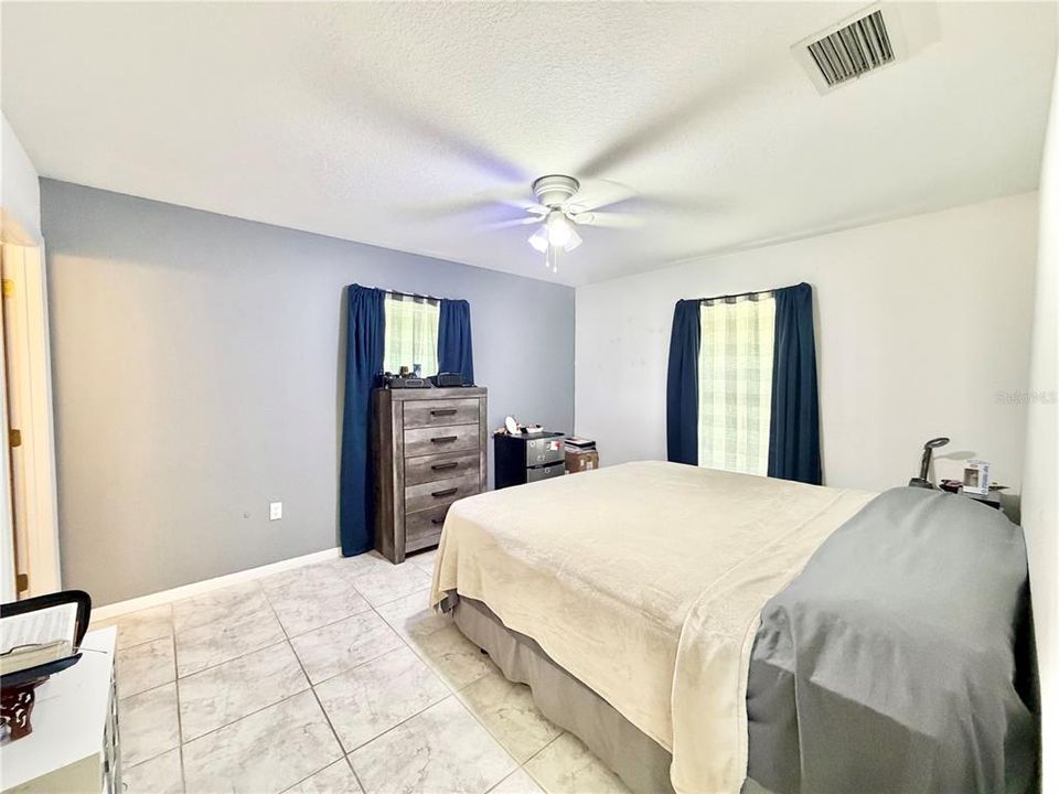 For Sale: $199,900 (3 beds, 2 baths, 1200 Square Feet)