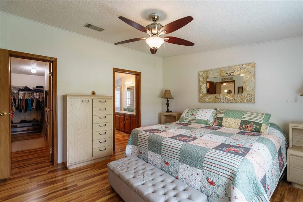 For Sale: $194,900 (3 beds, 2 baths, 1715 Square Feet)