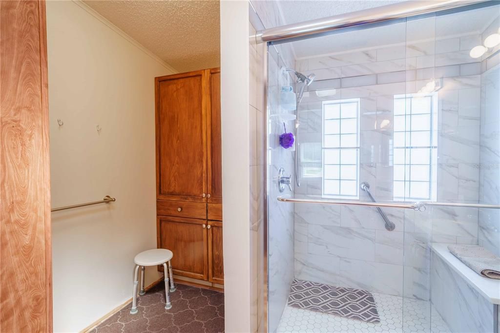 For Sale: $194,900 (3 beds, 2 baths, 1715 Square Feet)