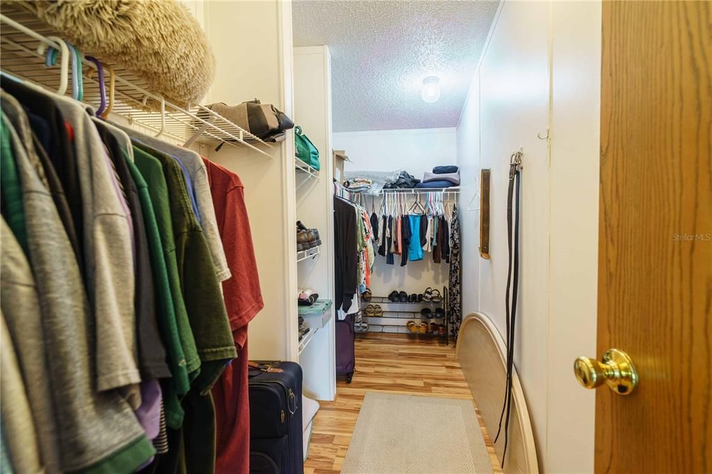 For Sale: $194,900 (3 beds, 2 baths, 1715 Square Feet)