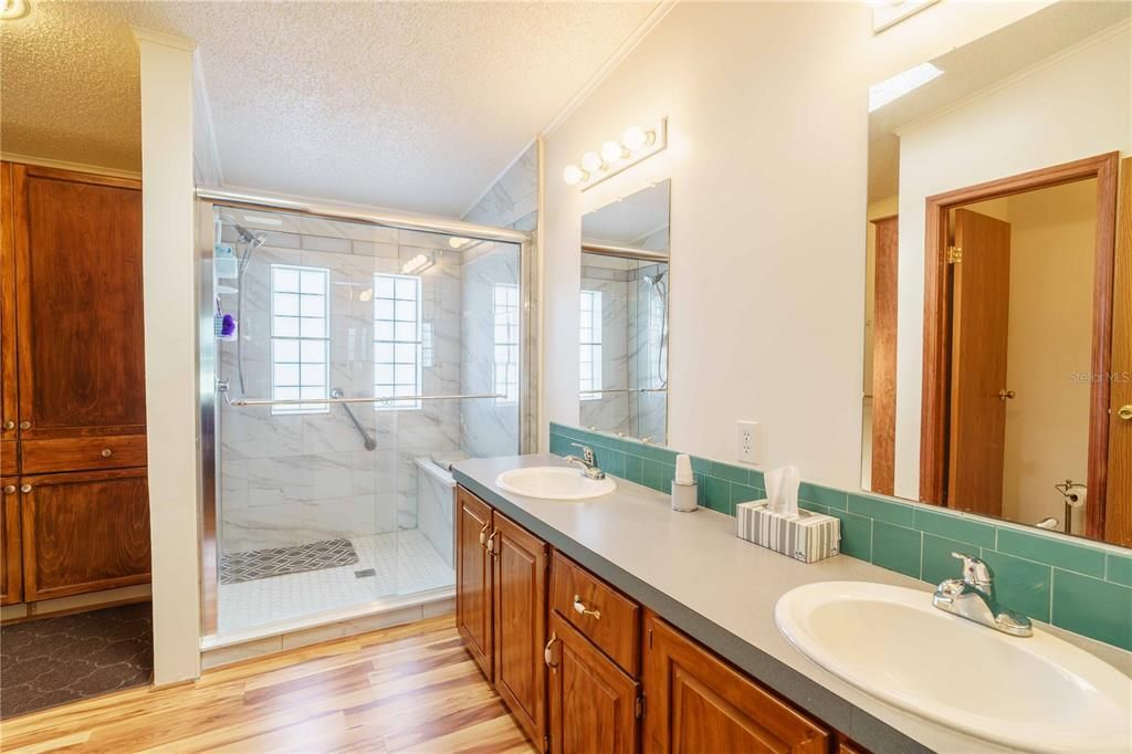 For Sale: $194,900 (3 beds, 2 baths, 1715 Square Feet)