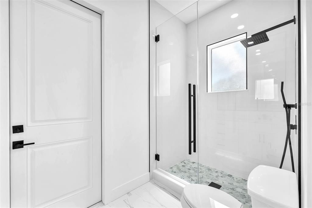 : $995,000 (5 camas, 4 baños, 3005 Pies cuadrados)
