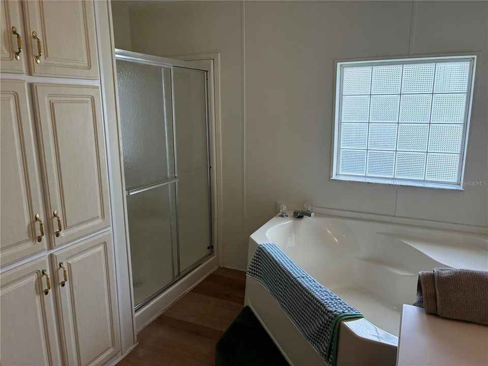 For Sale: $275,000 (3 beds, 2 baths, 1863 Square Feet)