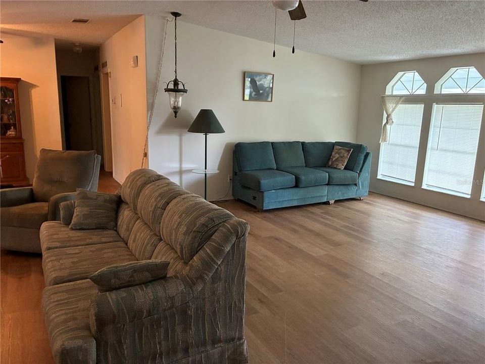 For Sale: $275,000 (3 beds, 2 baths, 1863 Square Feet)