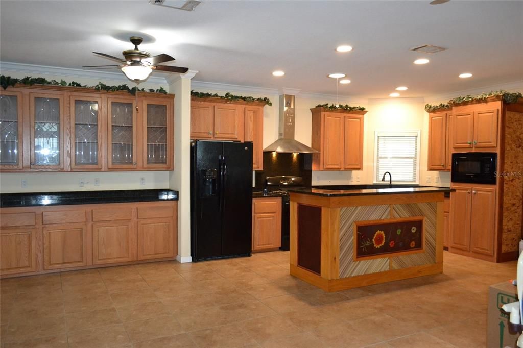 For Sale: $230,000 (2 beds, 2 baths, 1541 Square Feet)