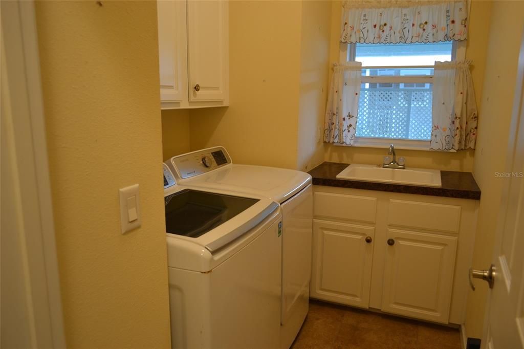 For Sale: $230,000 (2 beds, 2 baths, 1541 Square Feet)