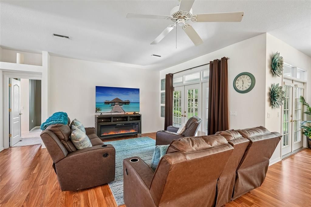 For Sale: $389,000 (3 beds, 2 baths, 2047 Square Feet)