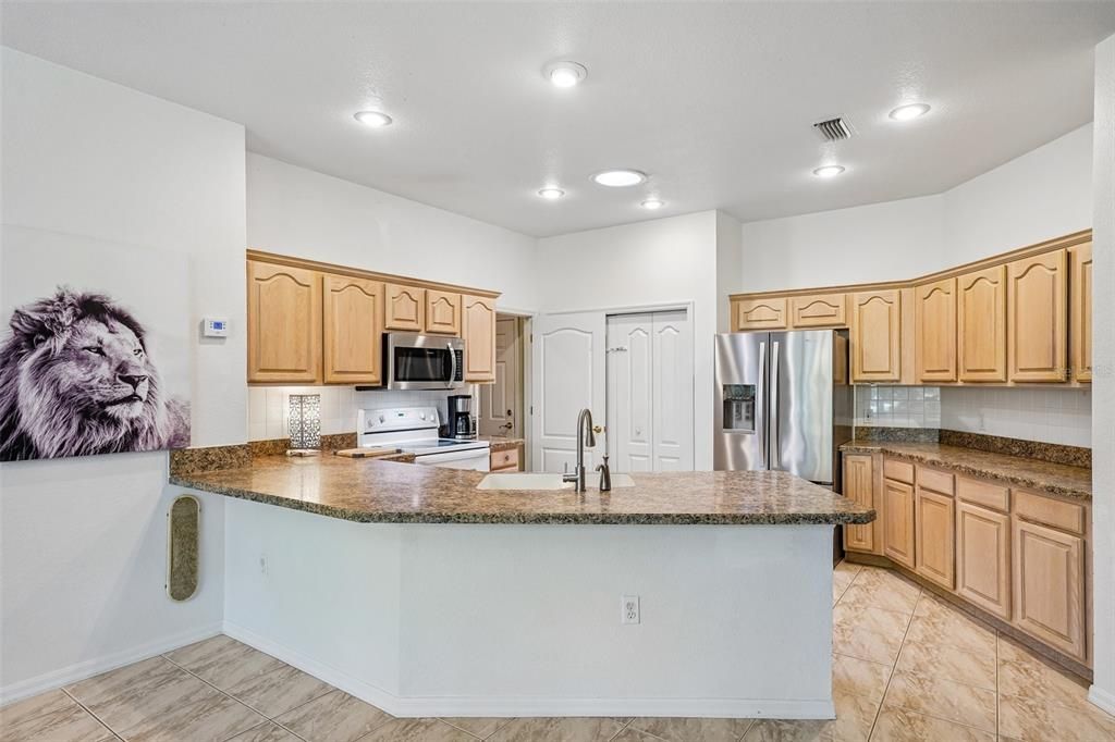 For Sale: $389,000 (3 beds, 2 baths, 2047 Square Feet)