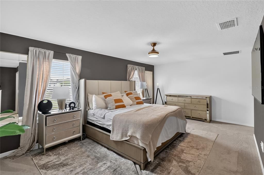 For Sale: $343,500 (3 beds, 2 baths, 2319 Square Feet)