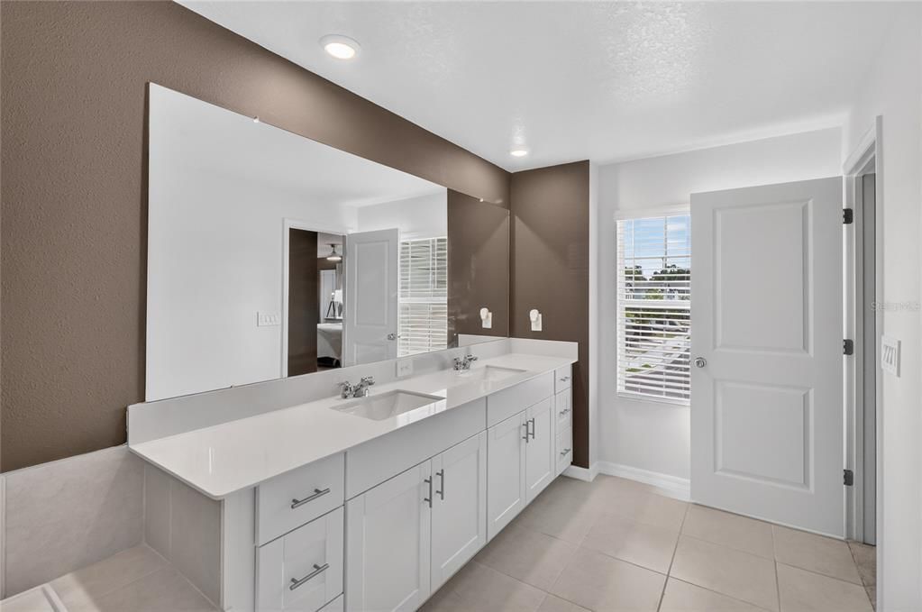 For Sale: $343,500 (3 beds, 2 baths, 2319 Square Feet)