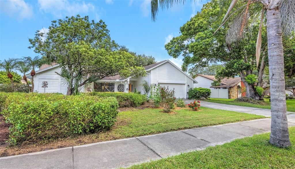 For Sale: $749,900 (4 beds, 3 baths, 2215 Square Feet)