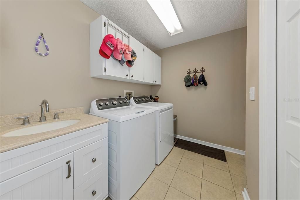 For Sale: $749,900 (4 beds, 3 baths, 2215 Square Feet)