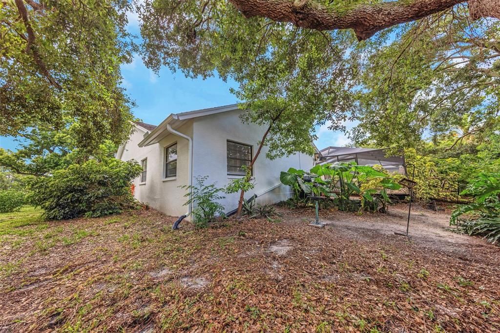 For Sale: $749,900 (4 beds, 3 baths, 2215 Square Feet)