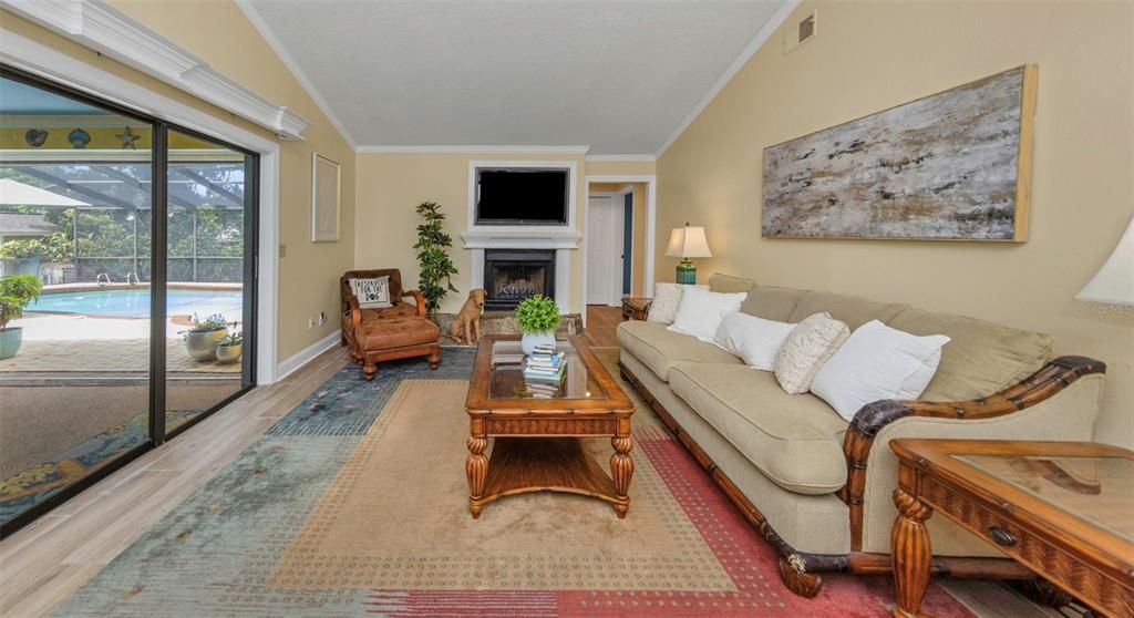 For Sale: $749,900 (4 beds, 3 baths, 2215 Square Feet)