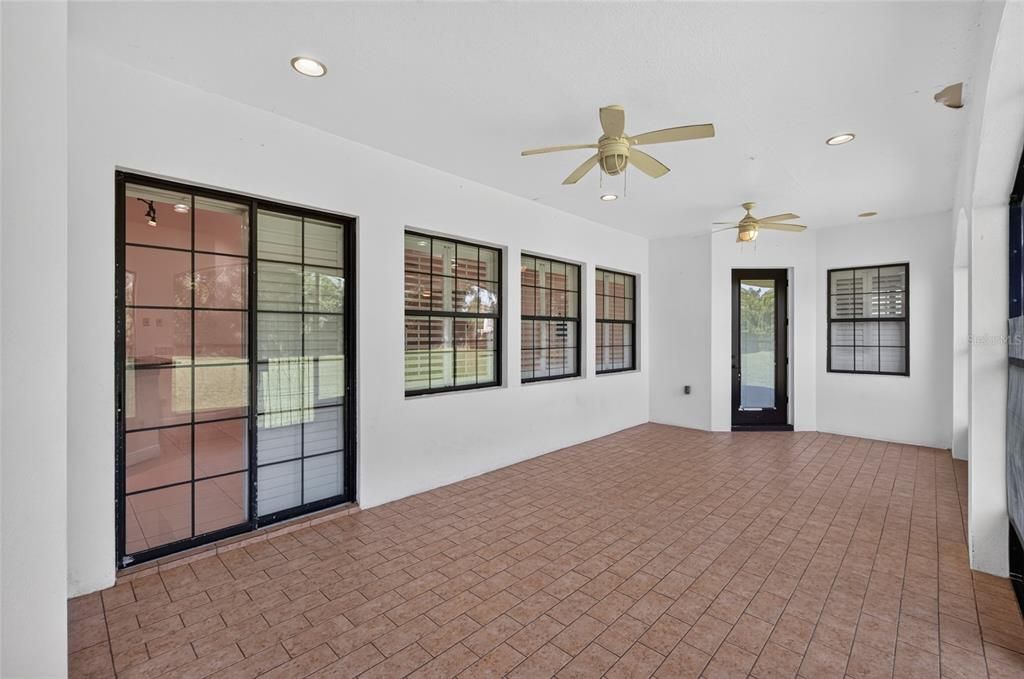 En Venta: $725,000 (4 camas, 3 baños, 2619 Pies cuadrados)