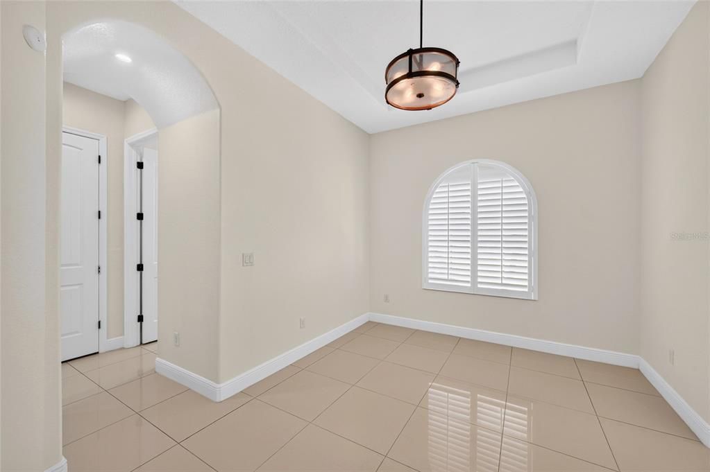 En Venta: $725,000 (4 camas, 3 baños, 2619 Pies cuadrados)