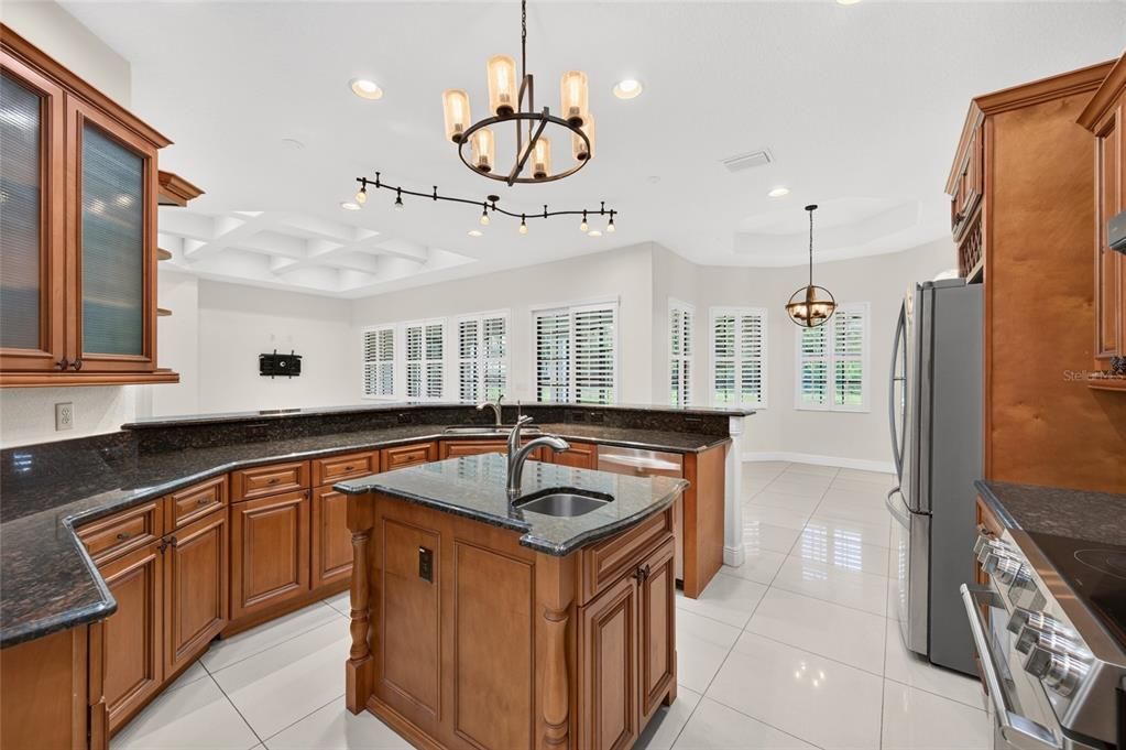 En Venta: $725,000 (4 camas, 3 baños, 2619 Pies cuadrados)