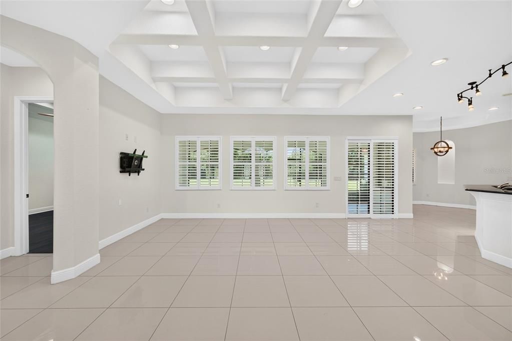 En Venta: $725,000 (4 camas, 3 baños, 2619 Pies cuadrados)