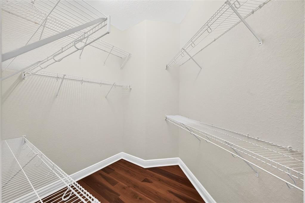 En Venta: $725,000 (4 camas, 3 baños, 2619 Pies cuadrados)
