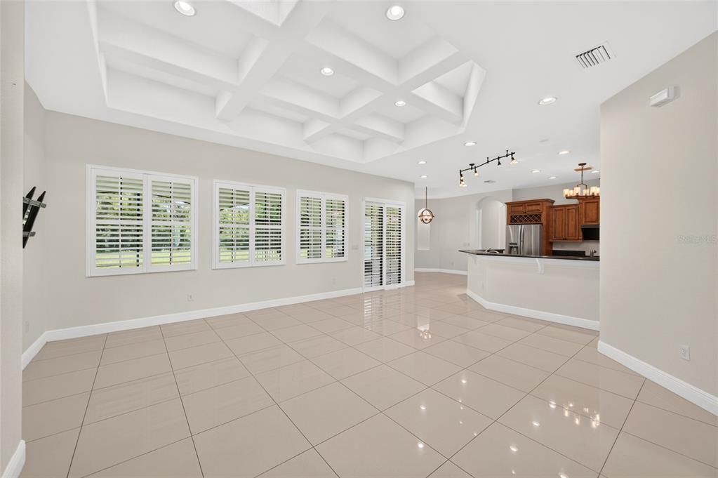 En Venta: $725,000 (4 camas, 3 baños, 2619 Pies cuadrados)
