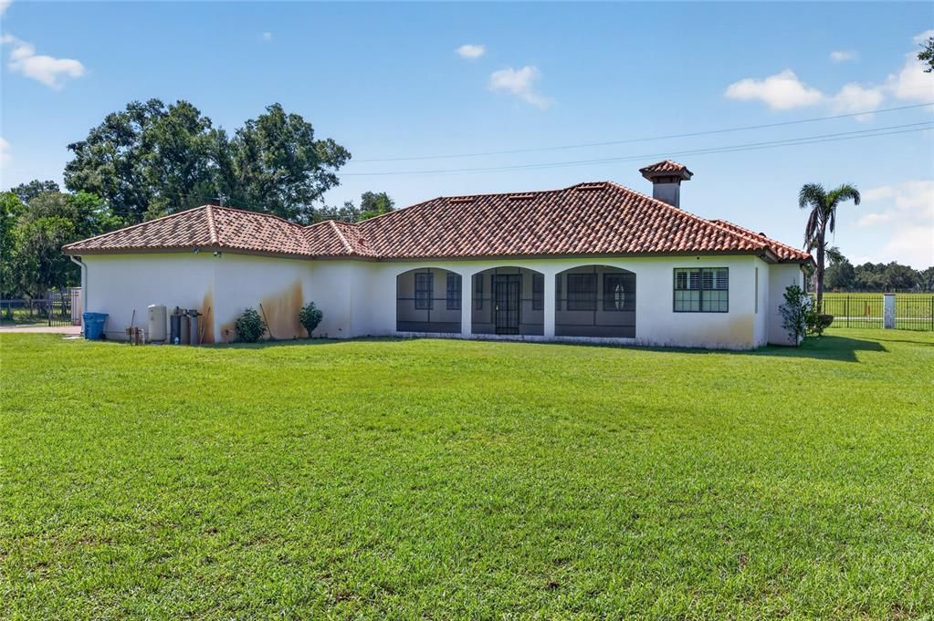 En Venta: $725,000 (4 camas, 3 baños, 2619 Pies cuadrados)