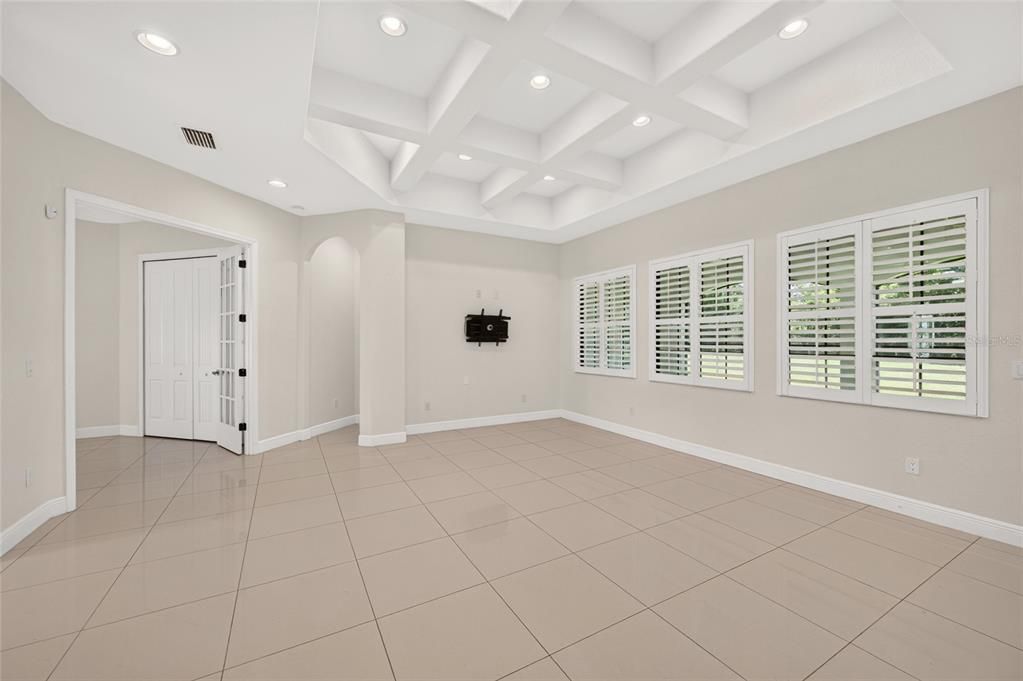 En Venta: $725,000 (4 camas, 3 baños, 2619 Pies cuadrados)