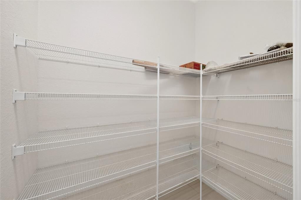 En Venta: $725,000 (4 camas, 3 baños, 2619 Pies cuadrados)