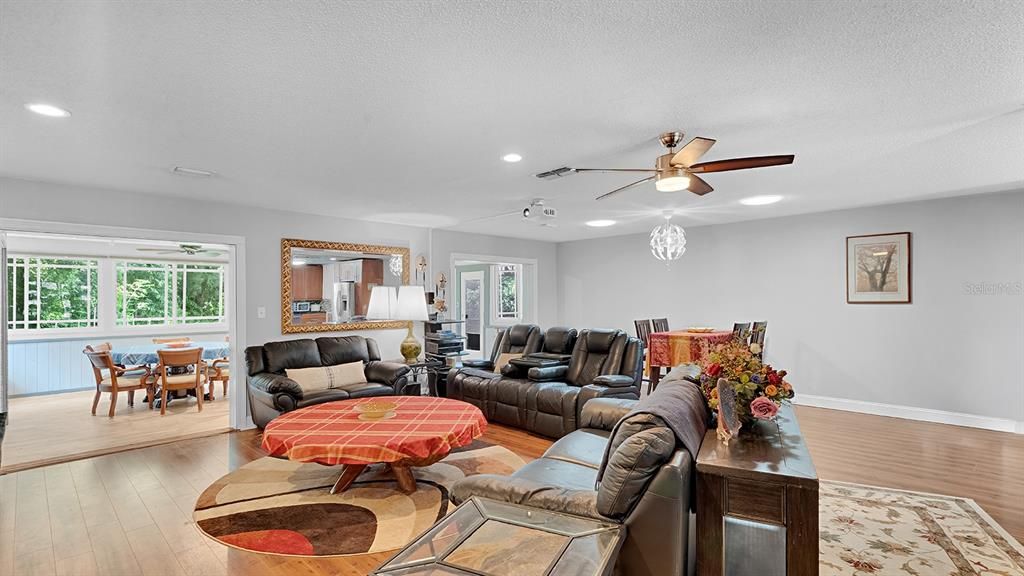 For Sale: $375,000 (2 beds, 2 baths, 2061 Square Feet)