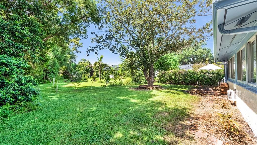 For Sale: $375,000 (2 beds, 2 baths, 2061 Square Feet)