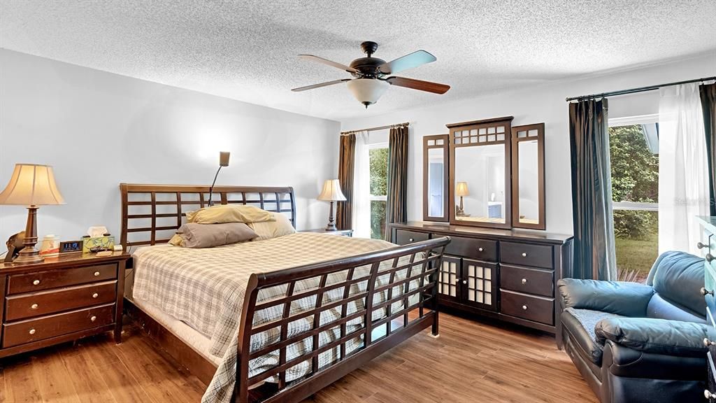 For Sale: $375,000 (2 beds, 2 baths, 2061 Square Feet)