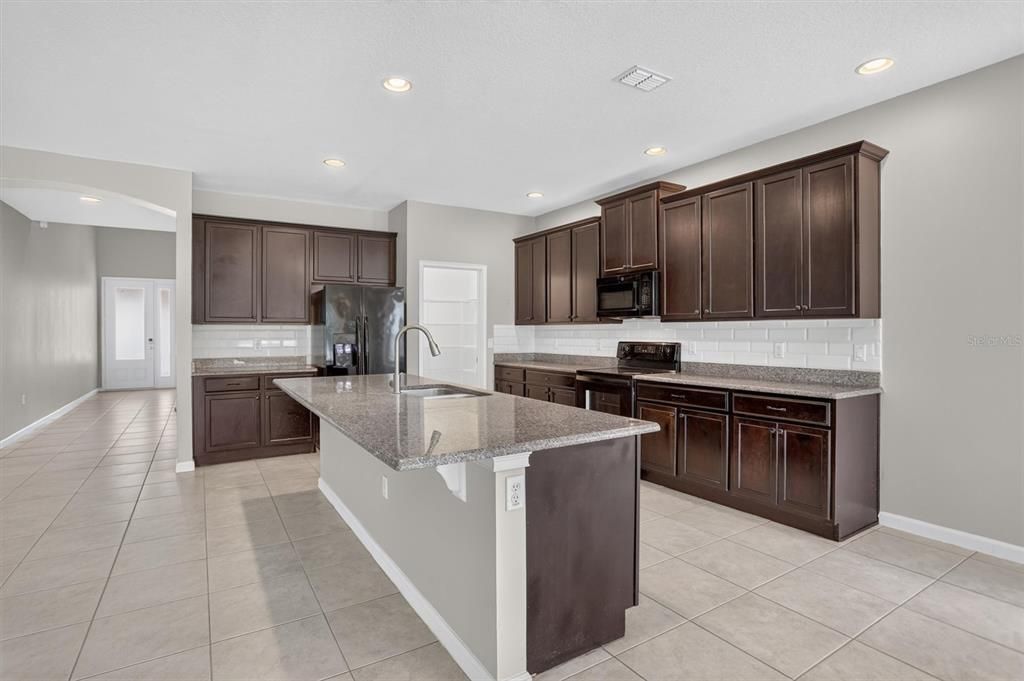 For Sale: $524,900 (5 beds, 4 baths, 3519 Square Feet)