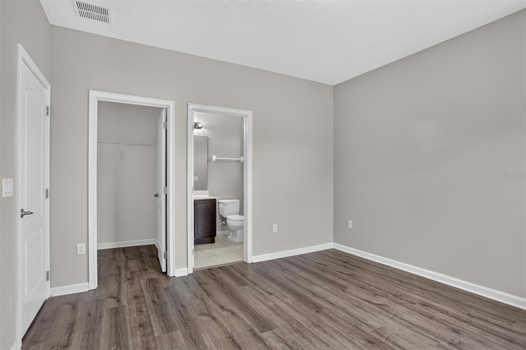 For Sale: $524,900 (5 beds, 4 baths, 3519 Square Feet)