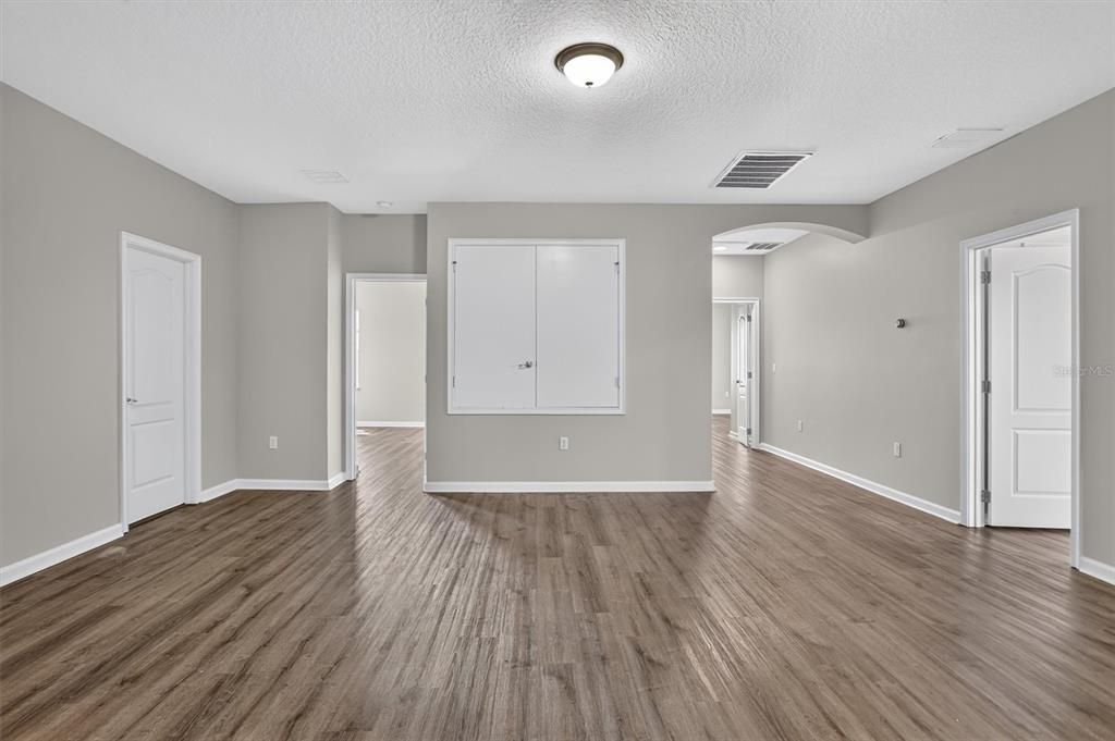 For Sale: $524,900 (5 beds, 4 baths, 3519 Square Feet)