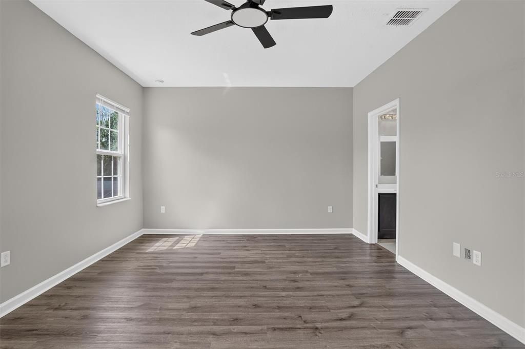 For Sale: $524,900 (5 beds, 4 baths, 3519 Square Feet)
