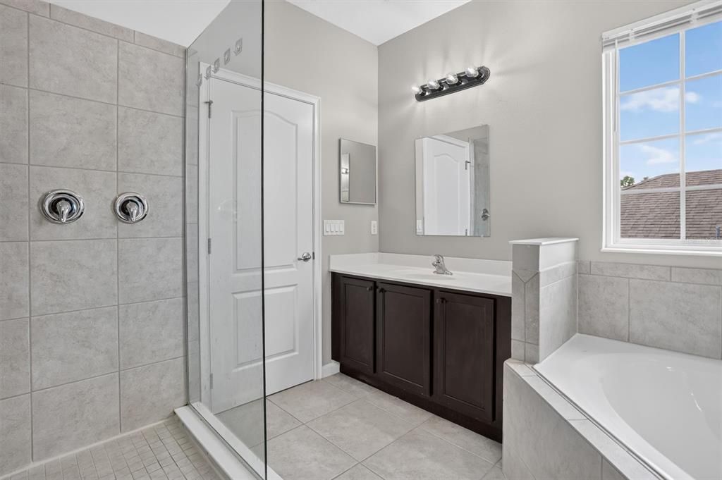 For Sale: $524,900 (5 beds, 4 baths, 3519 Square Feet)