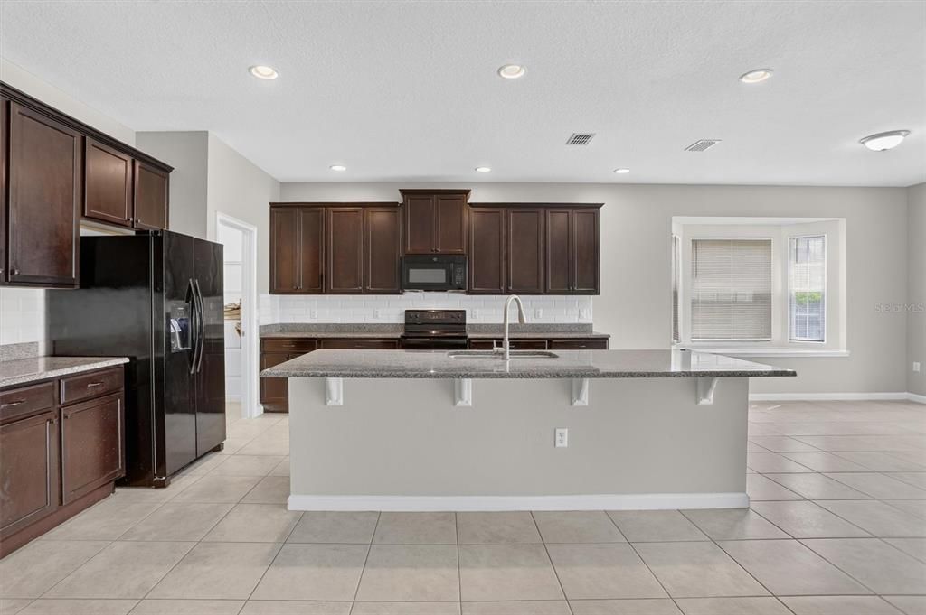 For Sale: $524,900 (5 beds, 4 baths, 3519 Square Feet)