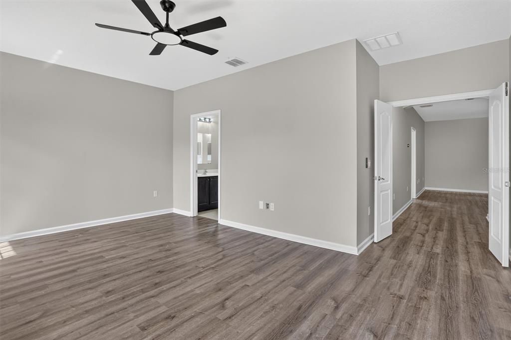 For Sale: $524,900 (5 beds, 4 baths, 3519 Square Feet)