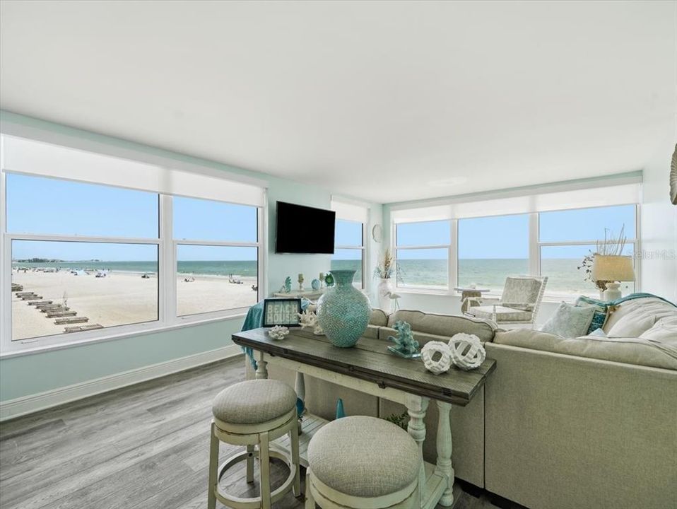 For Sale: $874,900 (2 beds, 2 baths, 1320 Square Feet)