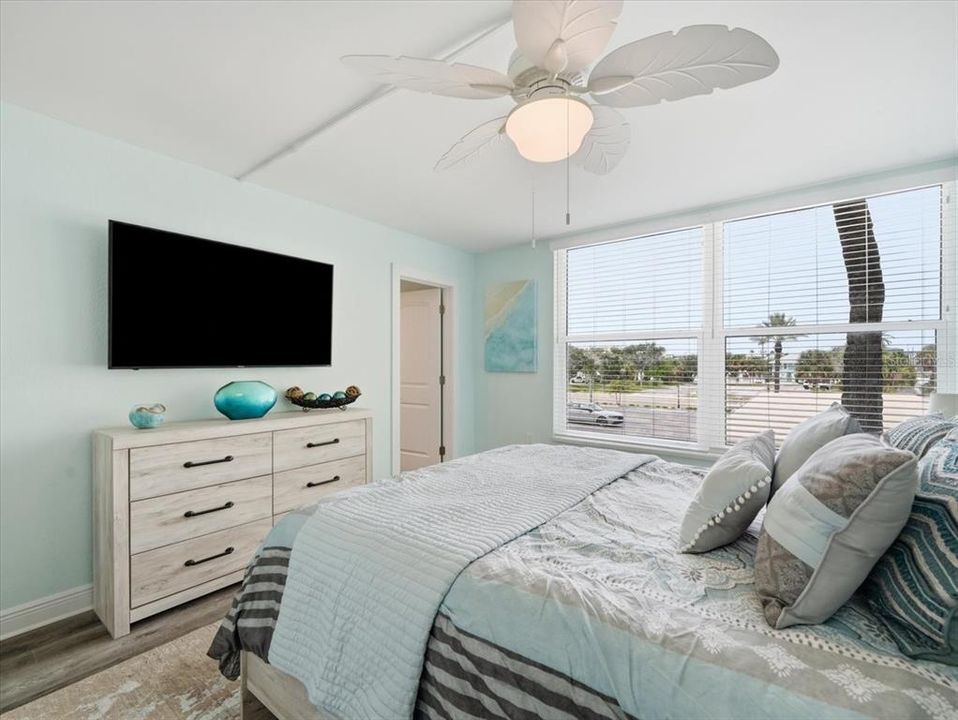 For Sale: $874,900 (2 beds, 2 baths, 1320 Square Feet)
