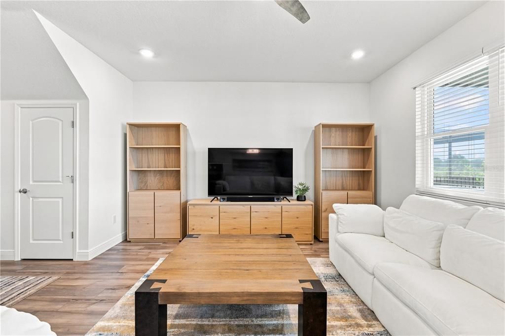 En Venta: $449,000 (3 camas, 2 baños, 2391 Pies cuadrados)