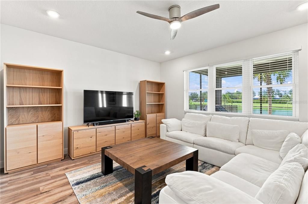 En Venta: $449,000 (3 camas, 2 baños, 2391 Pies cuadrados)