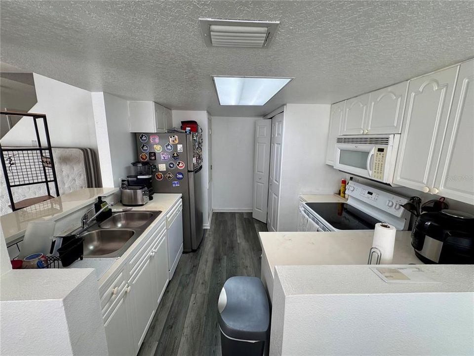 En Venta: $305,000 (4 camas, 3 baños, 1881 Pies cuadrados)