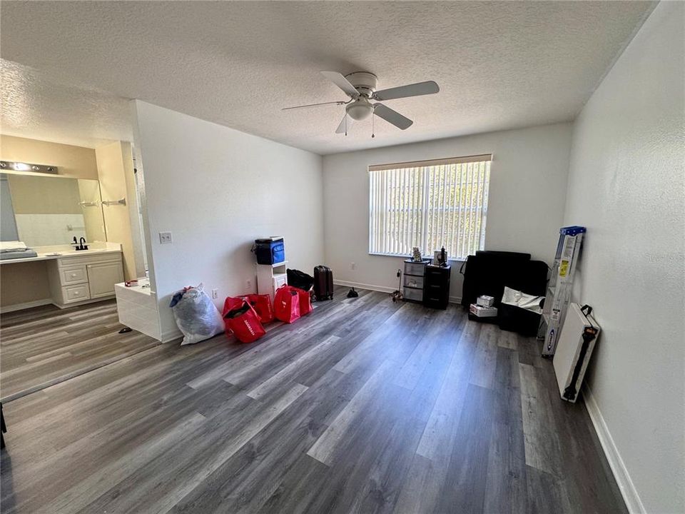 En Venta: $305,000 (4 camas, 3 baños, 1881 Pies cuadrados)