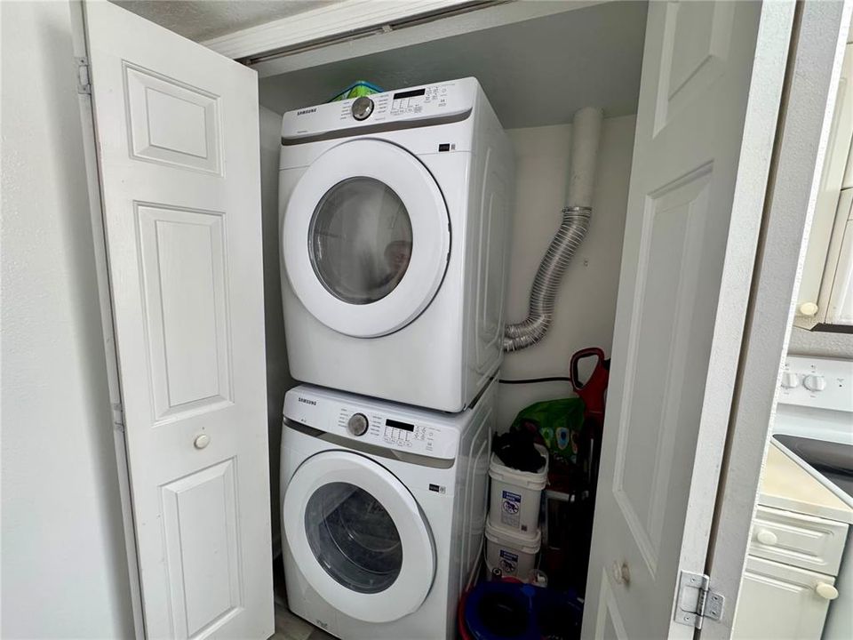 En Venta: $305,000 (4 camas, 3 baños, 1881 Pies cuadrados)