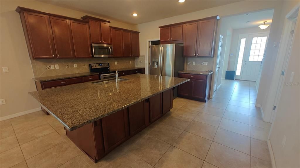 For Rent: $3,299 (4 beds, 4 baths, 2811 Square Feet)