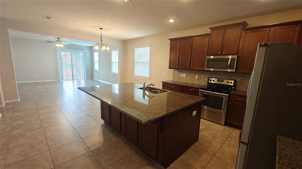 For Rent: $3,299 (4 beds, 4 baths, 2811 Square Feet)
