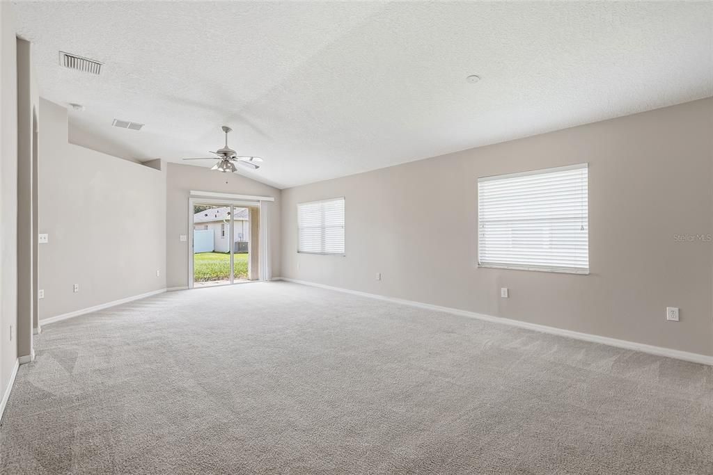 For Sale: $327,000 (3 beds, 2 baths, 1500 Square Feet)